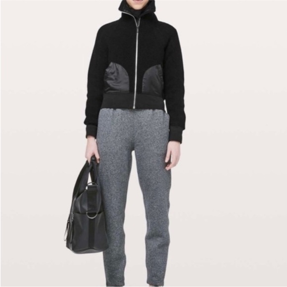 EUC Lululemon So Sherpa Black Cropped Bomber Jacket Size 6 - Picture 2 of 8